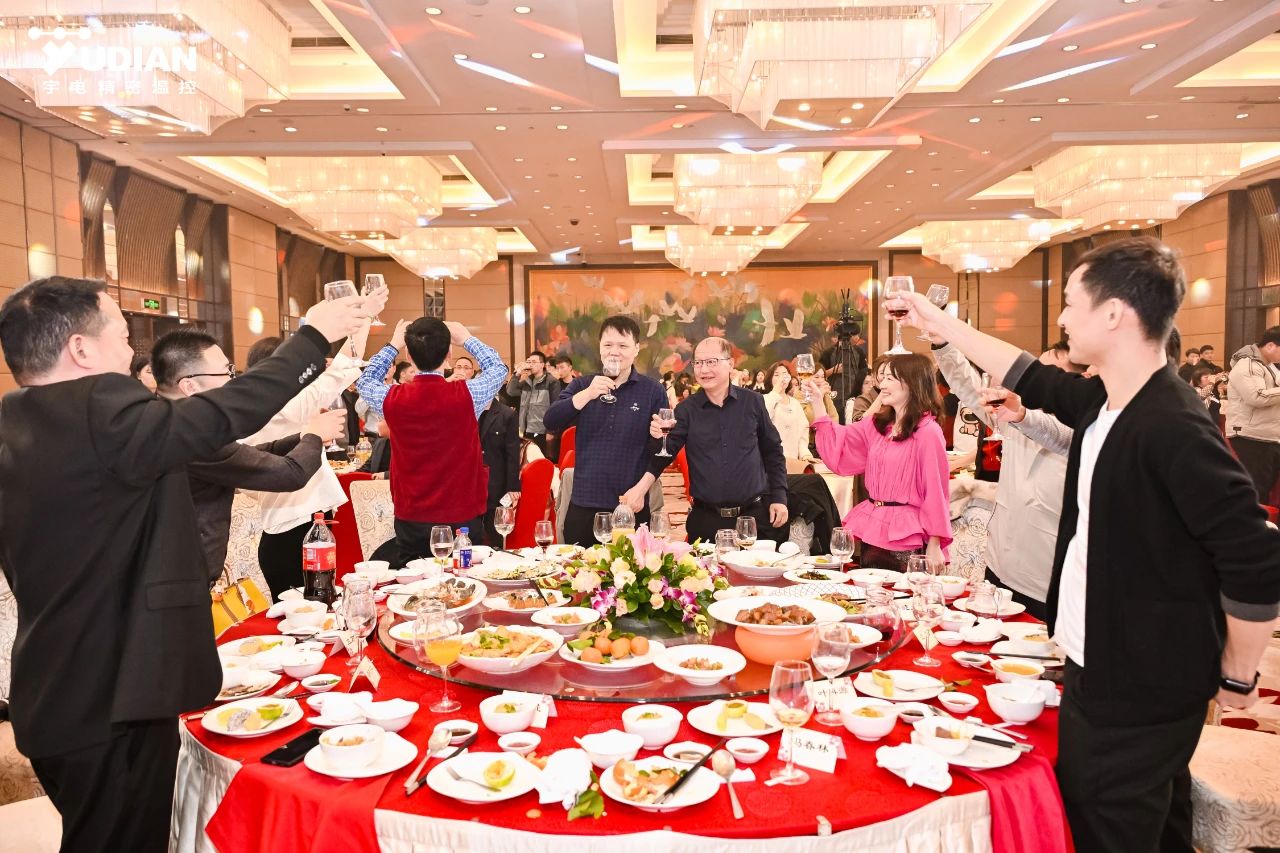 舉杯1.jpg